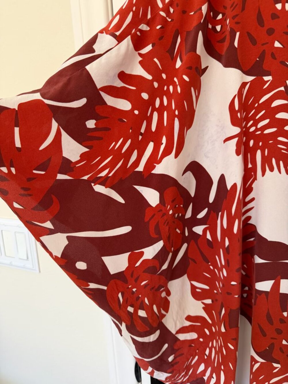 Mikoh | Kawela Bay 100% Silk Caftan in Vintage Tahiti Lehua - Picture 5 of 11